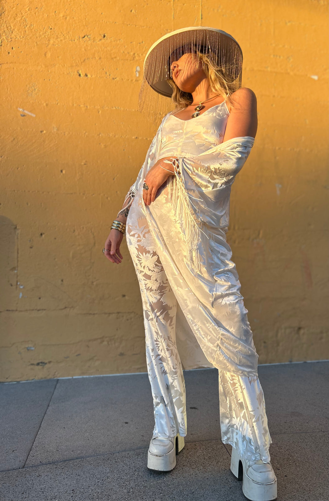 White Burn Velvet Set