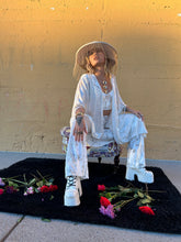 Load image into Gallery viewer, White Burn Velvet Set
