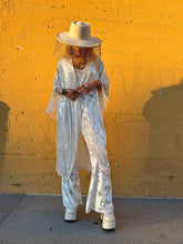 Load image into Gallery viewer, White Burn Velvet Set
